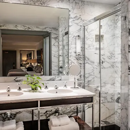 The Bloomsbury Hotel London Exterior photo Bathroom